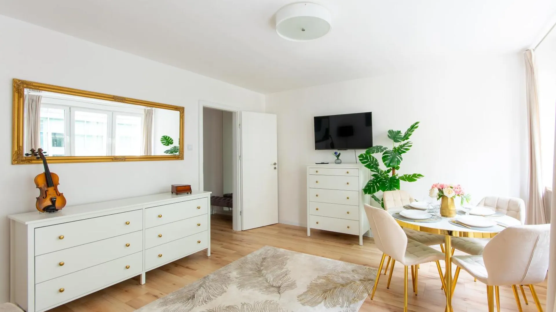 Feelharmony Jasna Apartment - Metro Swietokrzyska Warsaw 0*,  Poland